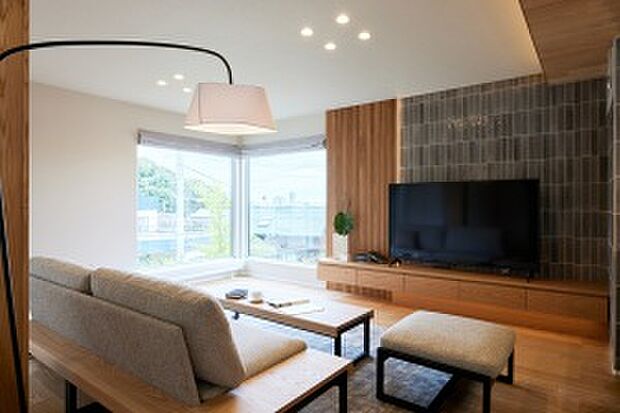 昼は窓から宮の森の自然の揺らぎを感じられます（2025年9月撮影）