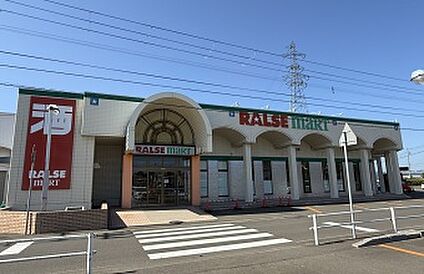 ラルズマート八雲店 徒歩3分