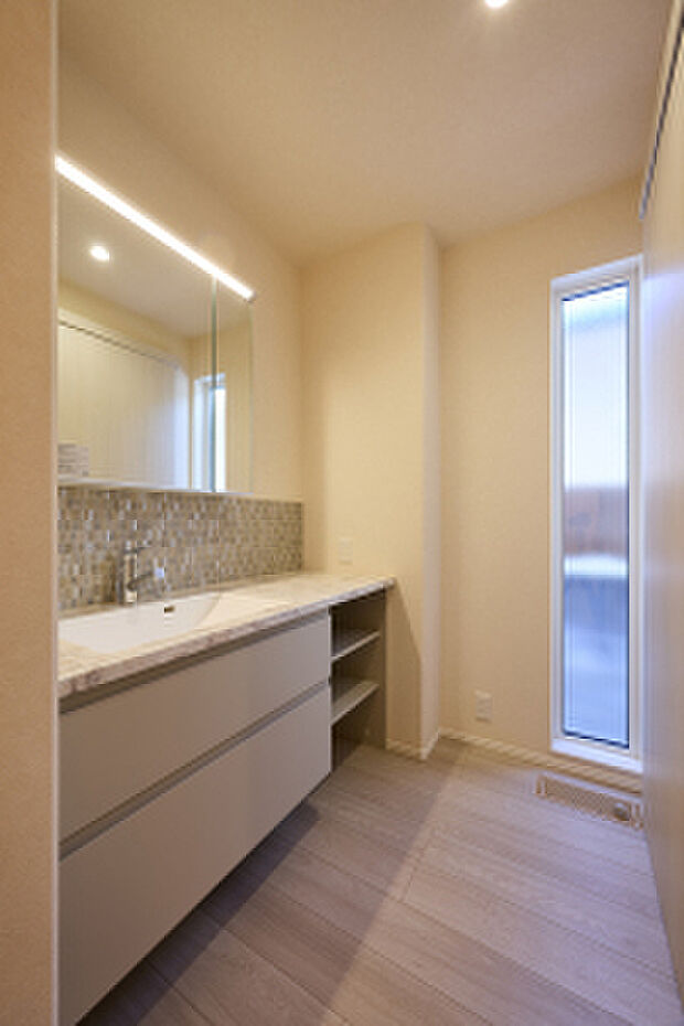 【洗面化粧台】暮らし心地を考えたワイドカウンターの洗面化粧台(2026年2月撮影)