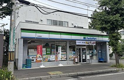 ファミリーマート本郷通店 徒歩5分