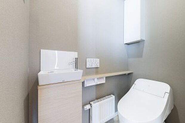 【【No.1】1階トイレ】手洗い器を別で備えた1階トイレ（2023年10月撮影）