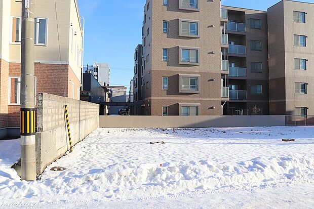 【区画1】正面:133.83m2(40.48坪)の南西入りの宅地(2025年12月撮影)