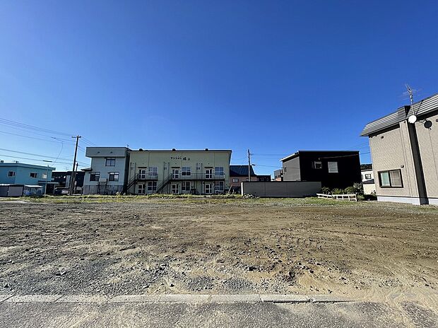 【【No.3】2023年9月撮影】220.00m2(66.55坪)の整形地。間口が10mありますのでお車を2つ並びに駐車できます