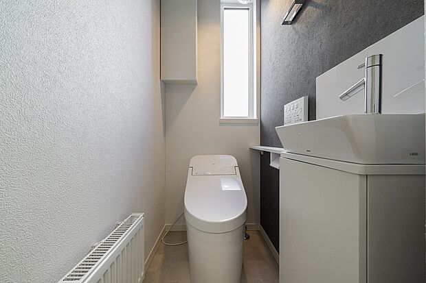 【1階トイレ】手洗い器を別で備えた1階トイレ(2025年1月撮影)