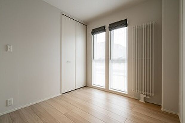 【洋室1】3.7帖の洋室1。客間やお子様のプレイルームとしてご使用いただけます(2025年2月撮影)