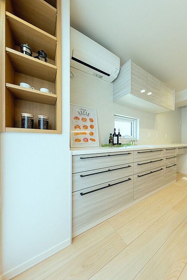 【洋室2】5.8帖の洋室2。空間が広くすっきり見えるダウンライトを採用しました(2025年2月撮影)