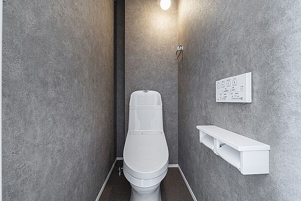 【【No.4-6】2階トイレ】落ち着いた配色でコーディネートした2階トイレ(2025年2月撮影)