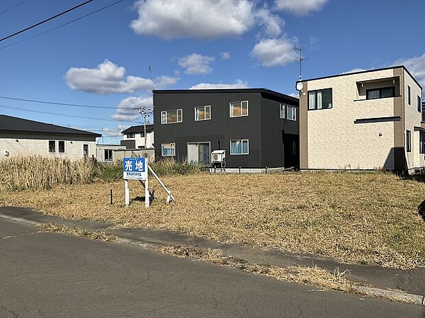 【現地写真】学校・商業施設まで徒歩圏内。生活がしやすいエリア（2025年10月撮影）