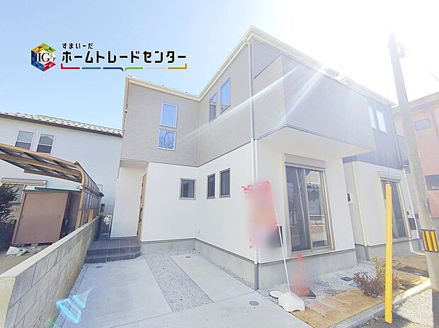 ☆外観の様子☆
四季の移り変わりを感じられる贅沢な空間。緑の潤いを感じられる環境でホッと生活できそうです。
お問い合わせお待ちしております!