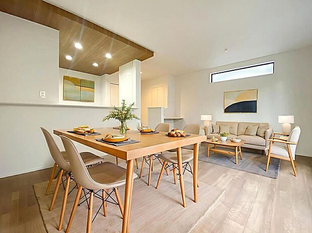 ☆Livingroom☆
2階リビングにすることで、陽当たりを良くし、人目も気にならずプライバシーを確保することが出来ます。