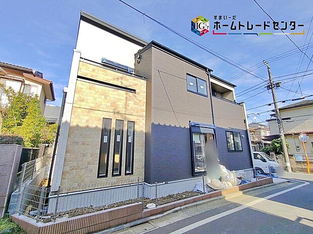 ☆外観の様子☆
周辺には緑豊かな場所が多く、穏やかな時が流れる落ち着いた住環境です。
ゆとりの広さを誇る魅力あふれる邸宅です。
省エネ性能ラベル取得！