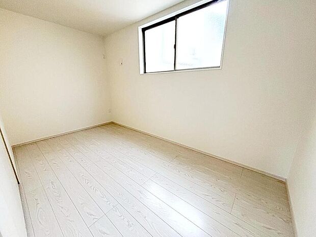 【洋室】
ご家族が集う空間と、個の時間を大切にする居室をしっかり分け合える2階4居室プラン♪