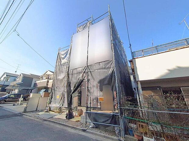 ☆現地の様子☆
2台分のカースペース、駐輪スペースも確保できます。多彩な収納のあるこだわりの邸宅です。
ららぽーと富士見を始めとした生活利便施設が徒歩10分圏内に揃う便利な住環境です。