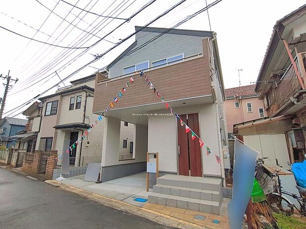 ☆外観の様子☆
洗練されたデザインのお洒落なお住まいです。ゆとりの広さを誇る魅力あふれる邸宅です。