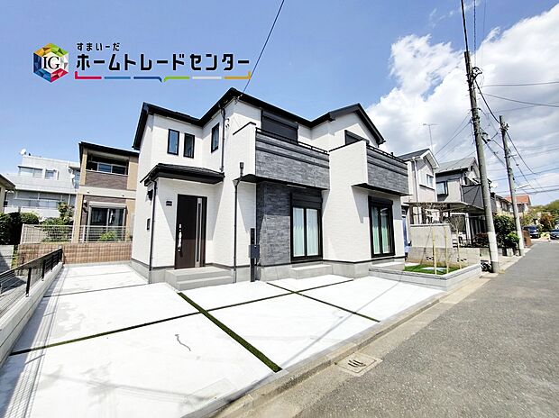 ☆Car space☆
複数台でも余裕の駐車スペース。外のゆとりが、毎日の豊かさを変えていく住まいです。