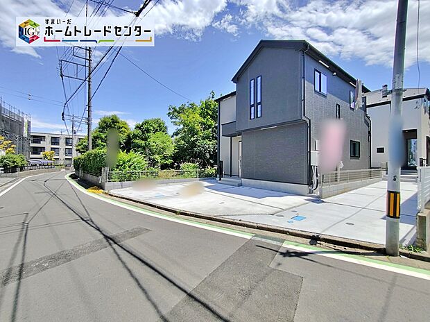 ☆前面道路の様子☆
カースペース2台可能です。
この街で・この家で暮らしたいと思わせる理由を是非現地でお確かめ下さい。
現地をご覧いただきながら、住まいの夢をお聞かせください。