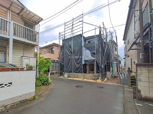 ☆前面道路の様子☆
カースペースございます。
この街で・この家で暮らしたいと思わせる理由を是非現地でお確かめ下さい。
現地をご覧いただきながら、住まいの夢をお聞かせください。