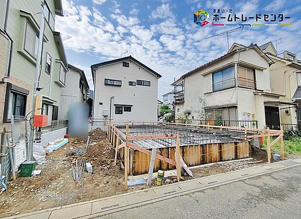 ☆現地の様子☆
東武東上線・急行停車駅「ふじみ野」駅まで徒歩13分の好立地！
シンプルでスマートな箱をコンセプトとしたデザイナーズ住宅。