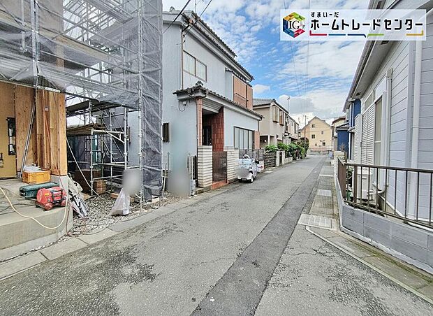 ☆前面道路の様子☆
カースペースございます。
平日・お仕事帰りなど、いつでもご案内いたします！お気軽にお問い合わせ下さい。