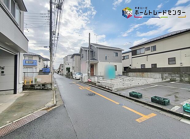 ☆前面道路の様子☆
カースペースございます。
この街で・この家で暮らしたいと思わせる理由を是非現地でお確かめ下さい。
現地をご覧いただきながら、住まいの夢をお聞かせください。