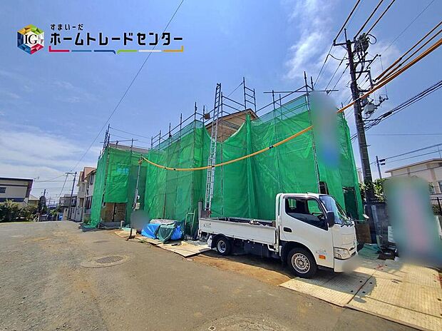 ☆現地の様子☆
四季の移り変わりを感じられる贅沢な空間。緑の潤いを感じられる環境でホッと生活できそうです。