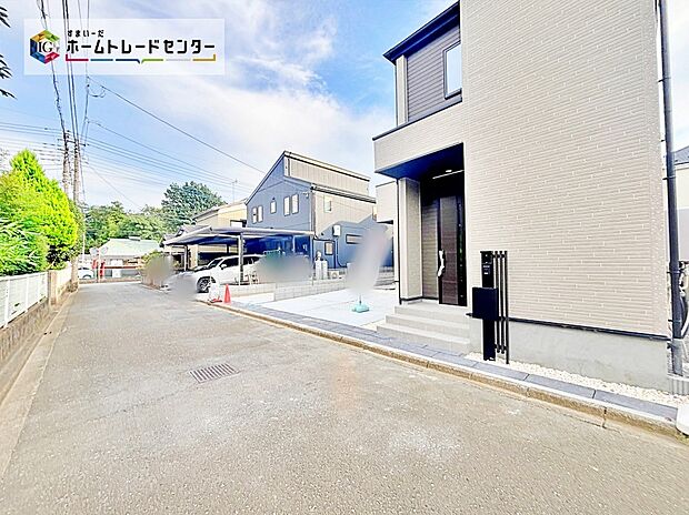 ☆前面道路の様子☆
前面道路は交通量の少ない道路です。ゆとりがあり、駐車時もゆっくりと落ち着いて行える立地環境になっています♪