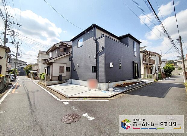 ☆前面道路含む現地の様子☆
スーパーやコンビニが徒歩１０分以内に揃うロケーション☆バルコニーが南西側に面しており、陽当りも良好です♪