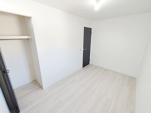 【☆Room☆】全居室に収納を完備しておりますので、居室の全空間を有効活用出来ます。自分好みのお部屋で、ゆったりお寛ぎ頂けます。