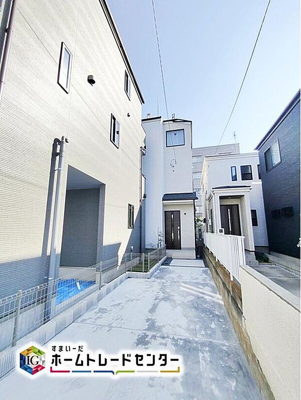 【現地外観写真】周辺環境充実&暮らしを彩る充実の設備♪
高耐久・高性能、災害に強い家、心から安らげる住まいです。