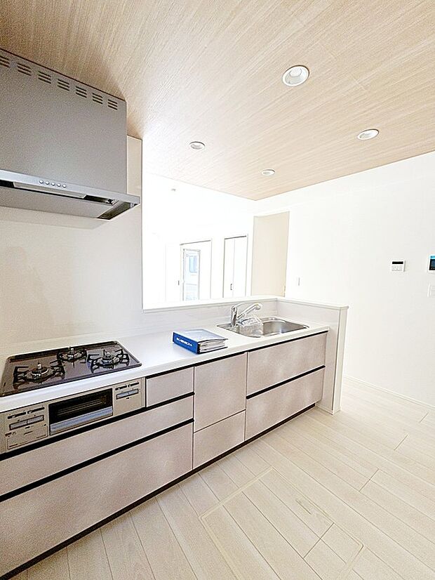 【☆Kitchen☆】対面式キッチンは、いつでもご家族を感じられる空間作りの重要ポイントになりそうです。