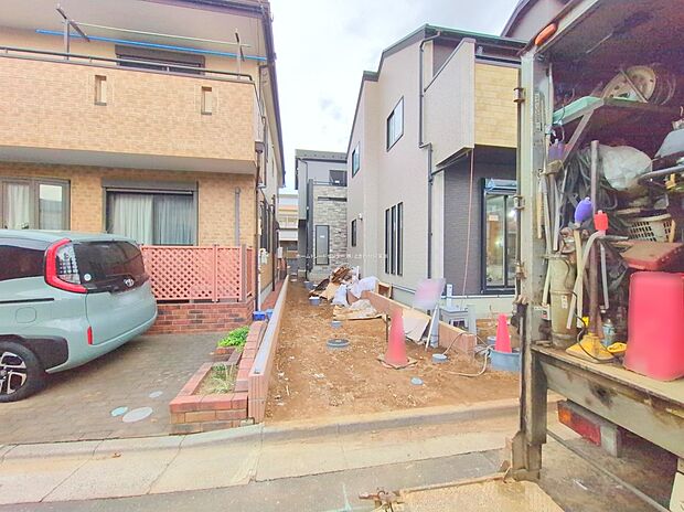 【☆外観の様子☆】長期優良住宅＋住宅性能表示【建設】【設計】W取得の永住邸誕生しました。
対面キッチン、折上げ天井＆ポップアップ天井を配したおしゃれなＬＤＫ、浴室暖房乾燥機など設備充実♪