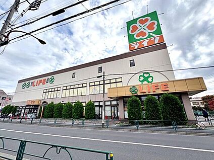 ライフ土支田店 570m(徒歩8分)