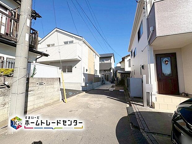 【前面道路含む現地写真】カースペースございます。
平日・お仕事帰りなど、いつでもご案内いたします！お気軽にお問い合わせ下さい。