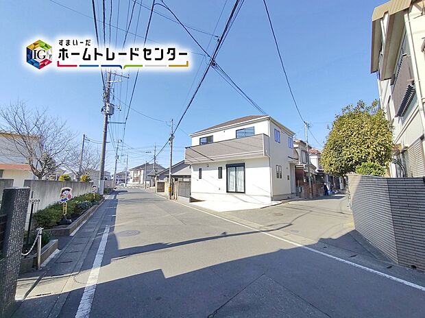 【☆前面道路の様子☆】カースペースございます♪
この街で・この家で暮らしたいと思わせる理由を是非現地でお確かめ下さい。