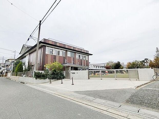 足立みどり幼稚園(約1,080m)