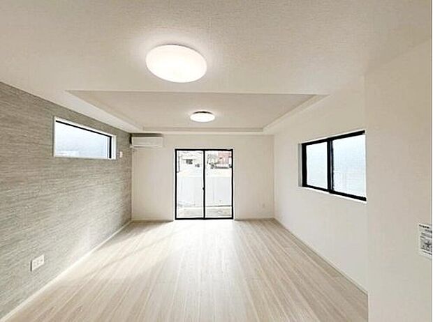 【リビング】家族のコミュニケーションを重視した対面式キッチン・リビングスルー階段プランです。