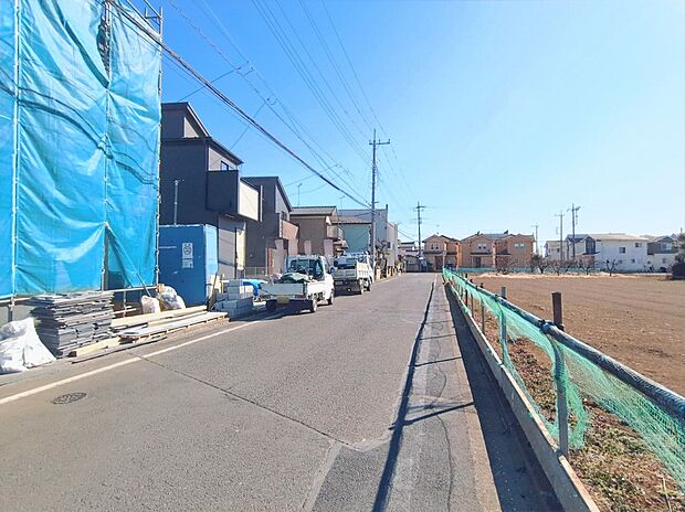 【前面道路含む現地写真】カースペース2台可能です。
平日・お仕事帰りなど、いつでもご案内いたします!お気軽にお問い合わせ下さい。