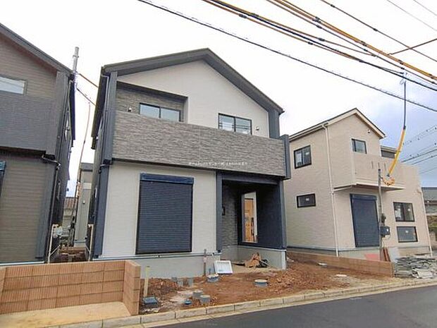 【 現地外観写真】周辺には緑豊かな場所が多く、穏やかな時が流れる落ち着いた住環境です。
ゆとりの広さを誇る魅力あふれる邸宅です。
省エネ性能ラベル取得!