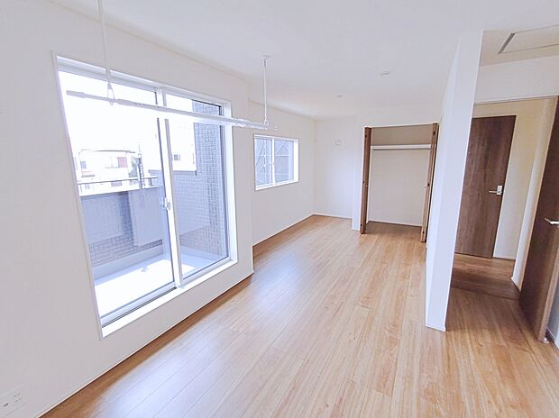 【☆Room☆】将来間取り変更可能なフレキシブルルームを採用しております。（ドア＋収納）×２カ所ございます。
