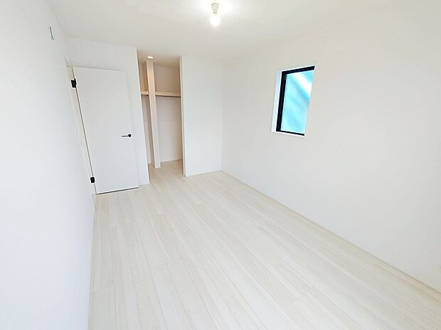 【☆Room☆】全居室に収納を完備しておりますので、居室の全空間を有効活用出来ます。自分好みのお部屋で、ゆったりお寛ぎ頂けます。