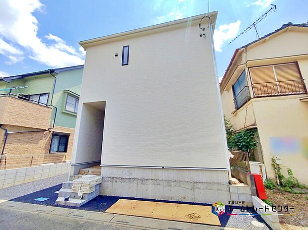 【☆現地の様子☆】輝く白壁のコントラストの美しさ個性溢れる外観スタイル。
生活するだけの家ではなく「日々を楽しむ暮らし」を♪