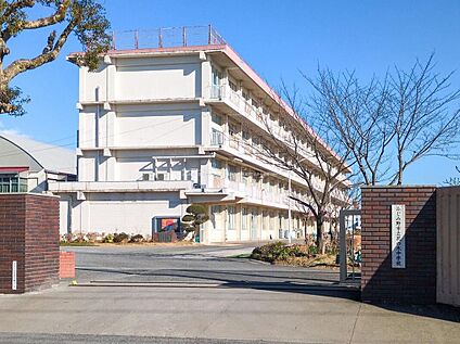 ふじみ野市立花の木中学校 740m(徒歩10分)