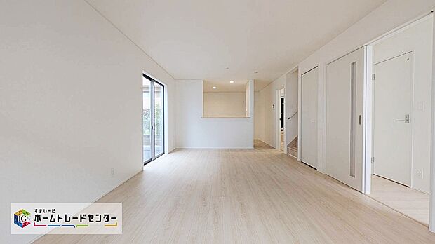 【リビング】☆Livingroom☆
家族の一体感を感じられる広々スペース。家族と過ごす時間を大切にする方にぴったりのゆとりの住空間です！