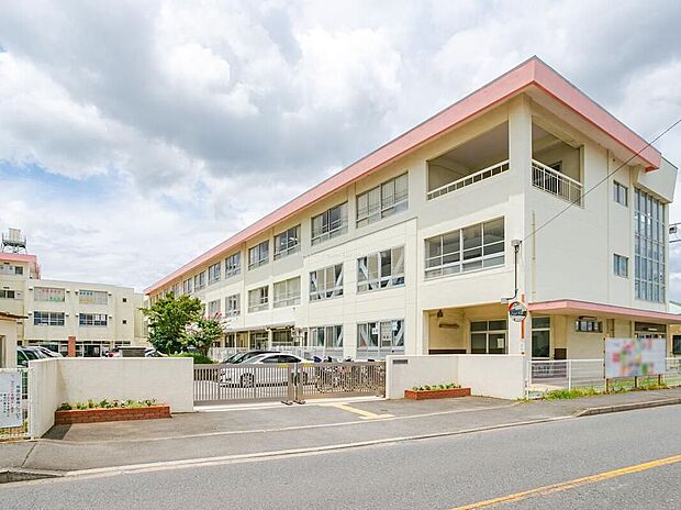 富士見市立鶴瀬小学校(約950m)