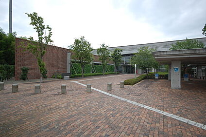 熊取図書館 450ｍ(徒歩5分)