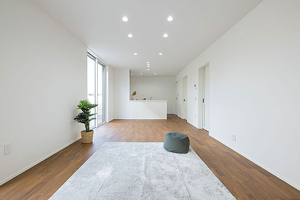 キッチンから部屋全体を見渡すことができます。小さなお子様から長時間目を離すことも減らし安心♪/3号地