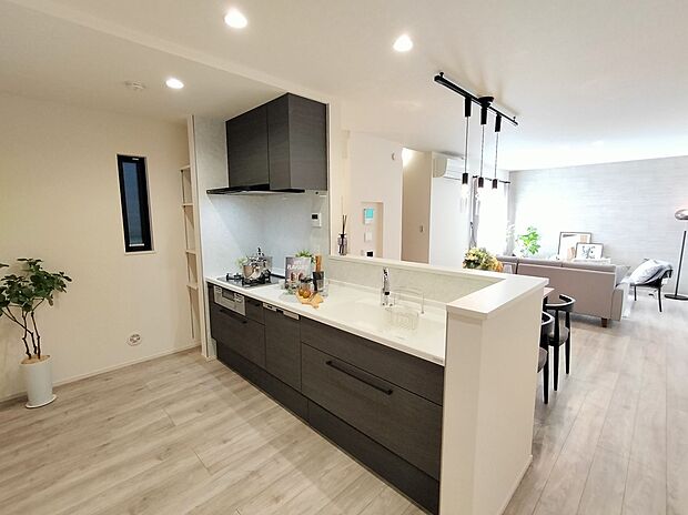 【【キッチン】】（同仕様モデルハウス写真）