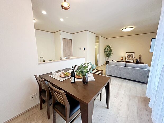 今から見たい！大歓迎です♪ お気軽にホームトレードセンターまでお問い合わせください。 閑静な街並みの分譲地を是非現地にてご覧ください。 近隣の物件も併せてご紹介することも可能です。