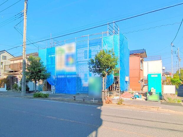 閑静な住宅街の1棟現場!陽当りも良好です♪ファミリーカーの需要が多い中、駐車場も広めに確保いたしました。マンションとは違う敷地内駐車、現地をご覧いただきながら、住まいの夢をお聞かせください。