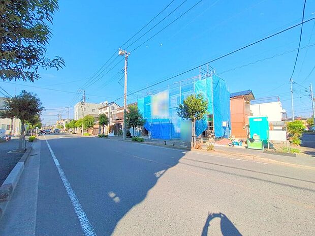 小学校・中学校は徒歩圏内♪委員会や部活で帰りが少し遅くなっても心配の少ない距離ですね☆
対面式キッチンですので、お食事の準備をしながらご家族との会話を楽しめます♪